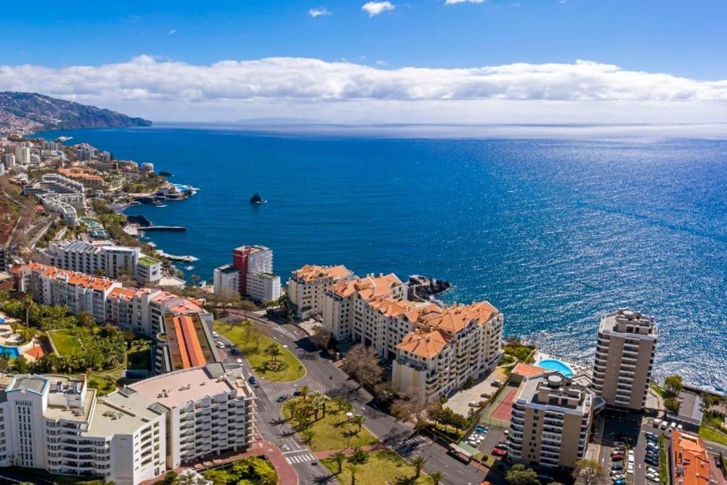 Blue Sky Apartment With Pool By Hr Madeira Фуншал Экстерьер фото